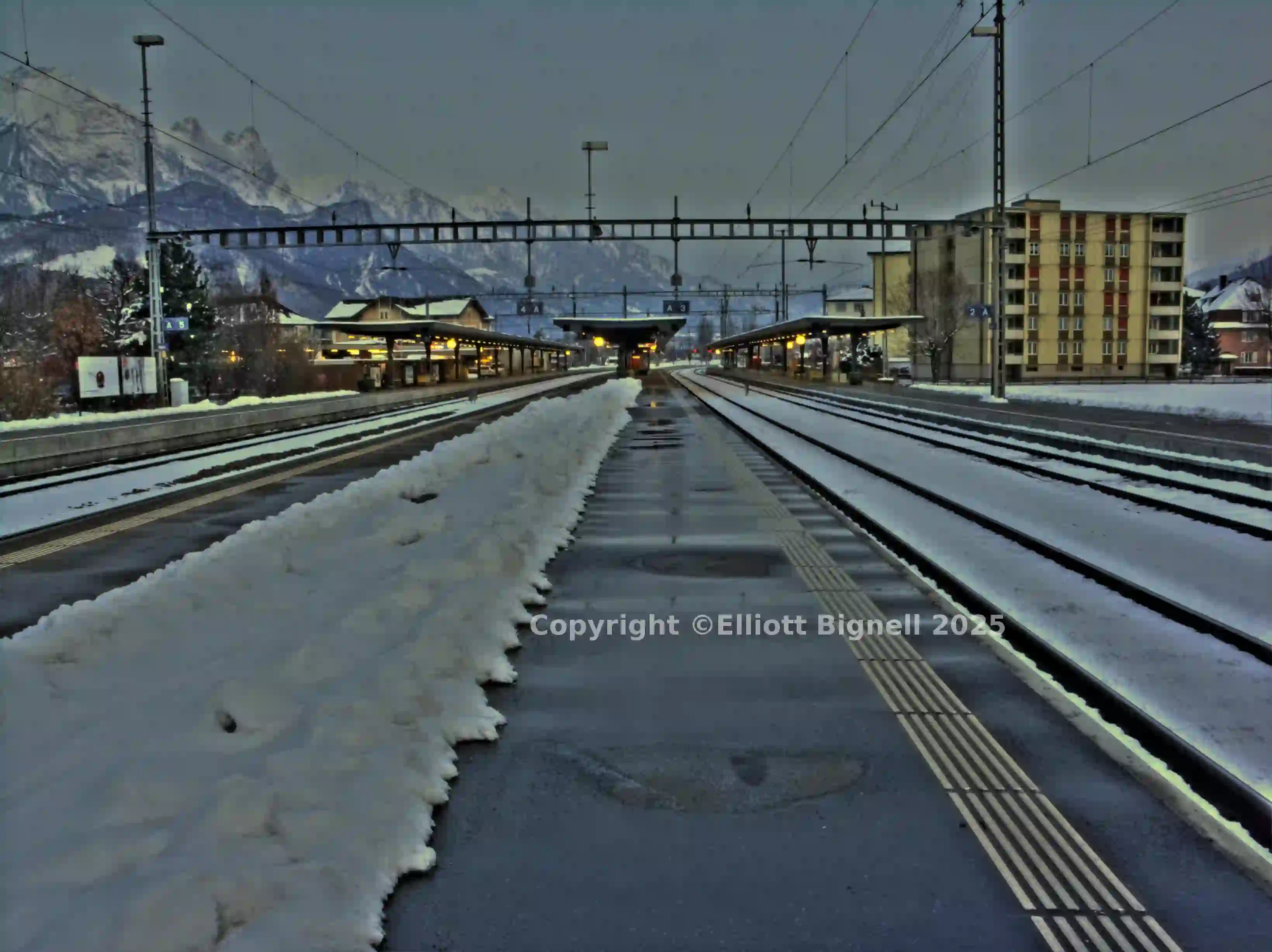 bahnhof 2s.jpg